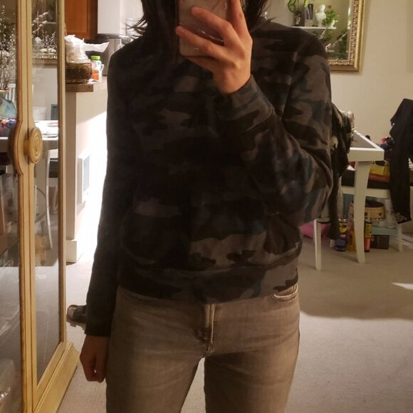 EUC Small Theory Camo Print Sweatshirt Blue Gray Long Sleeve Crew Neck Cotton - Picture 3 of 4